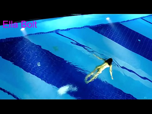 ❤️ Saya tidak boleh berhenti menonton, berambut perang muda ditangkap berenang bogel di kolam peranginan ELLA BOLT ❤️❌ Video persetan pada kami ms.teatroporno.ru ❌